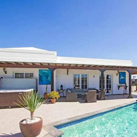 Villa Puerto Del Carmen Sleeps 8 Pool Air Con Wifi