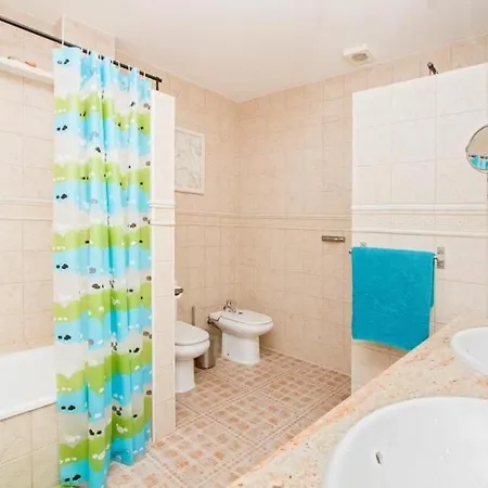 Puerto Del Carmen Sleeps 8 Pool Air Con Wifi Villa Puerto del Carmen (Lanzarote)